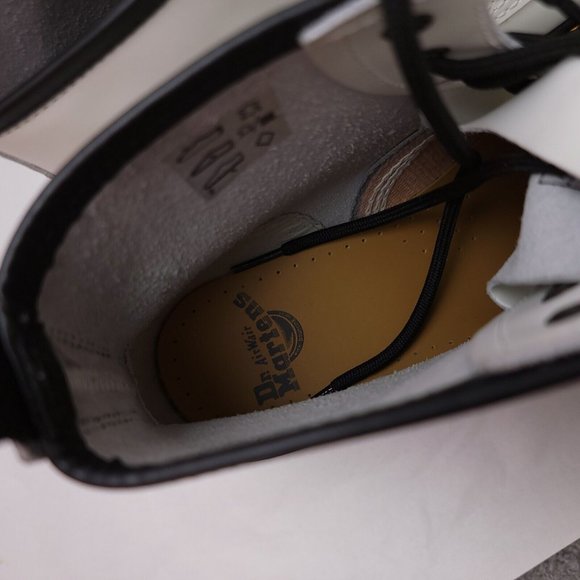 Doc dr Martens Air Wair 101 YS White Smooth Leather Boots Women's Size 9.5 or 10 - Picture 7 of 8